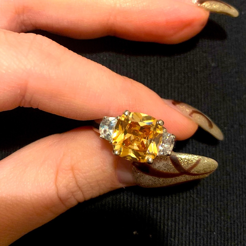 Super ✨Sparkly✨ “Topaz” Centre Stone Ring